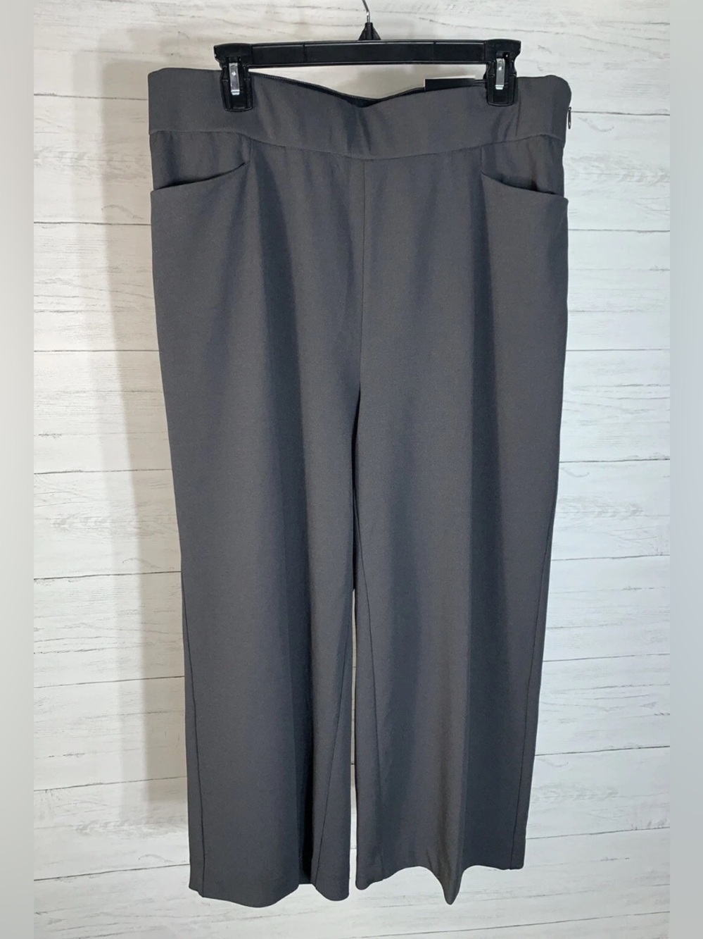 Torrid Womens Grey Crepe Culotte Cropped Pants Business Casual Size 12 NWT